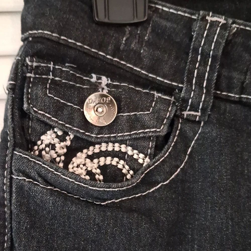 Women's Straight Leg Jeans - Picture 3 of 7
